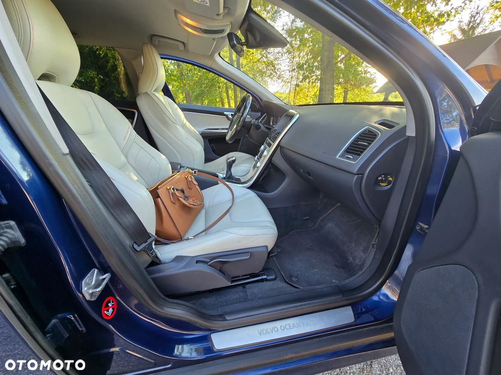 Volvo XC 60 D4 Drive-E Ocean Race - 26