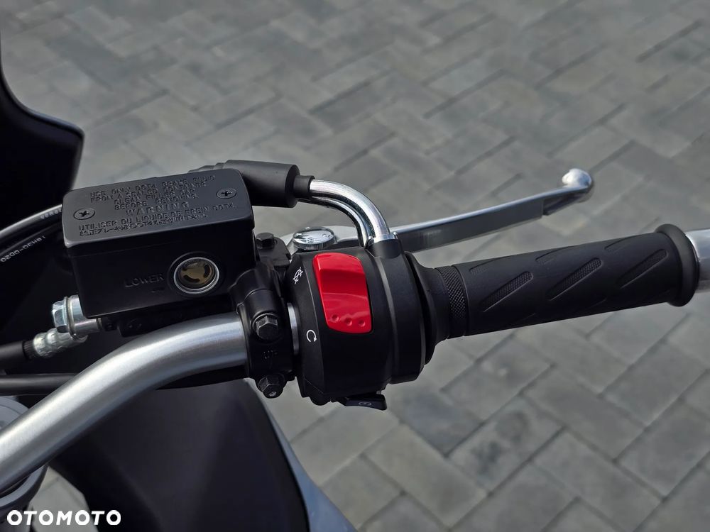 Suzuki GSX - 26