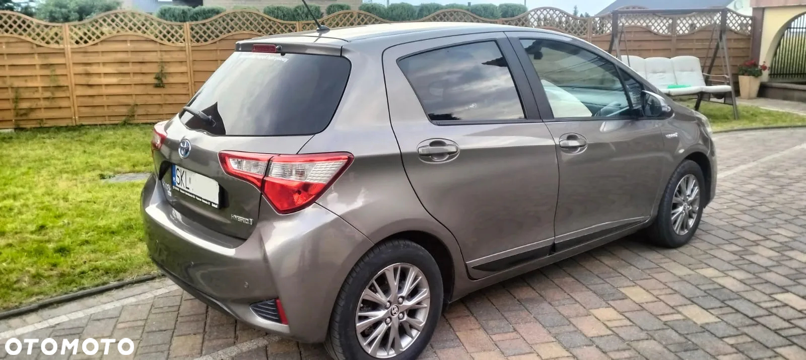 Toyota Yaris Hybrid 100 Premium - 3