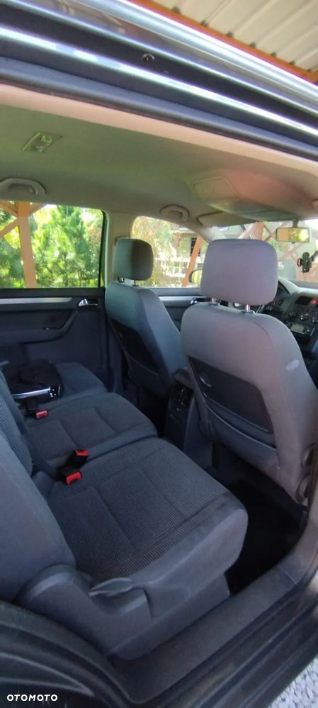 Volkswagen Touran - 14