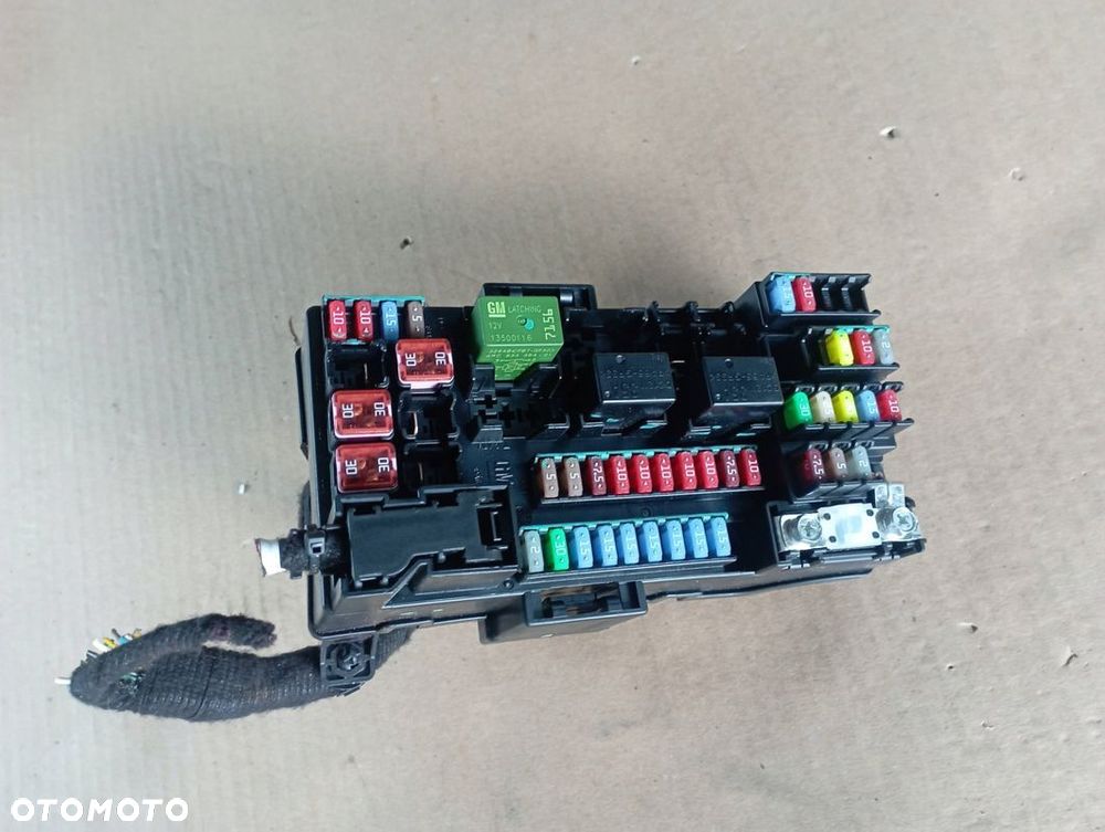 OPEL MOKKA A I 1 SKRZYNKA BEZPIECZNIKÓW 2109261-1 - 1