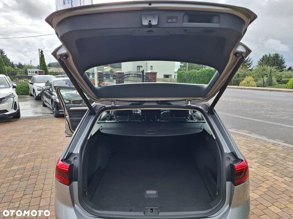 Volkswagen Passat - 18
