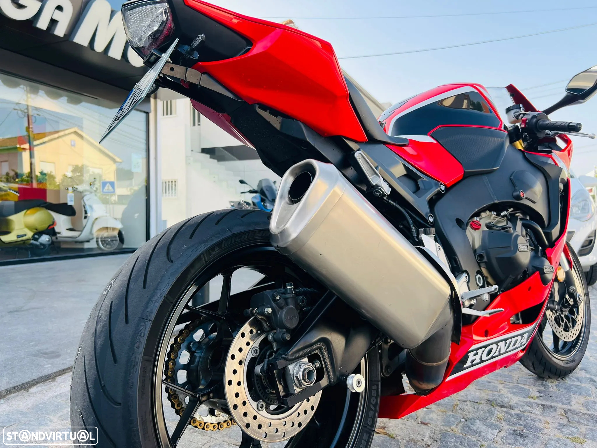 Honda CBR 1000 Fireblade 25th aniversario - 4