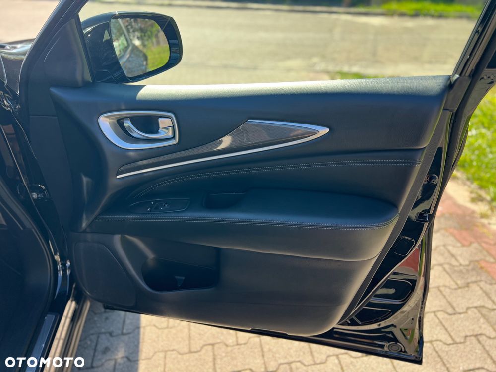 Infiniti Q60 - 33