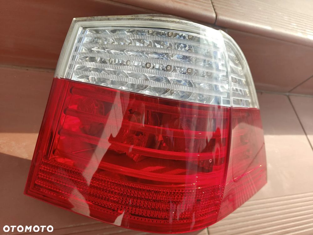 BMW E61 Lift Lci 5 kombi Lampa Tylna W Błotnik Prawa Polift Igła - 11