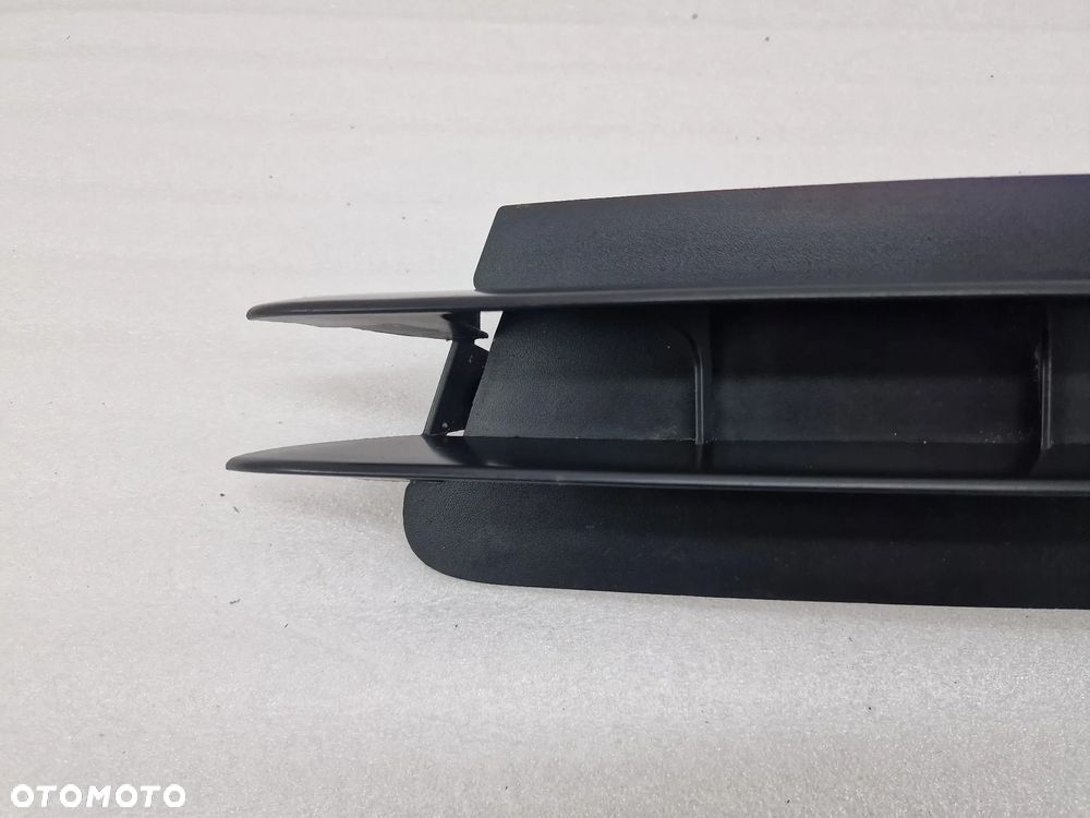 AUDI A6 C6 04- PRAWA KRATKA BOCZNA ZDERZAKA PRZEDNIEGO PRZÓD , NR 4F0807682A / 4F0807681A , NR AUKCJI E/19 - 9