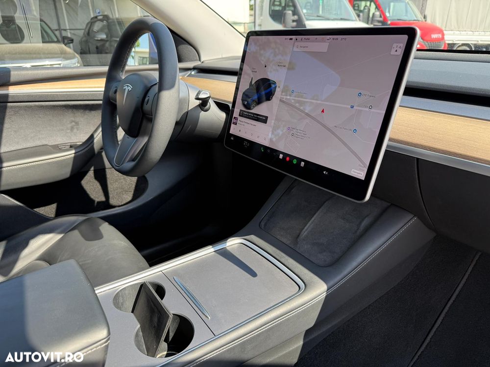 Tesla Model Y - 16