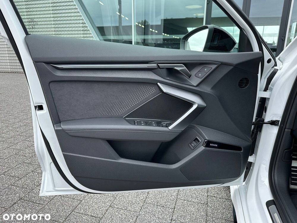 Audi RS3 Limousine - 10