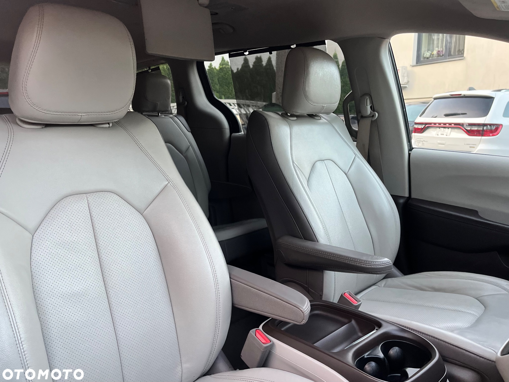 Chrysler Pacifica - 10