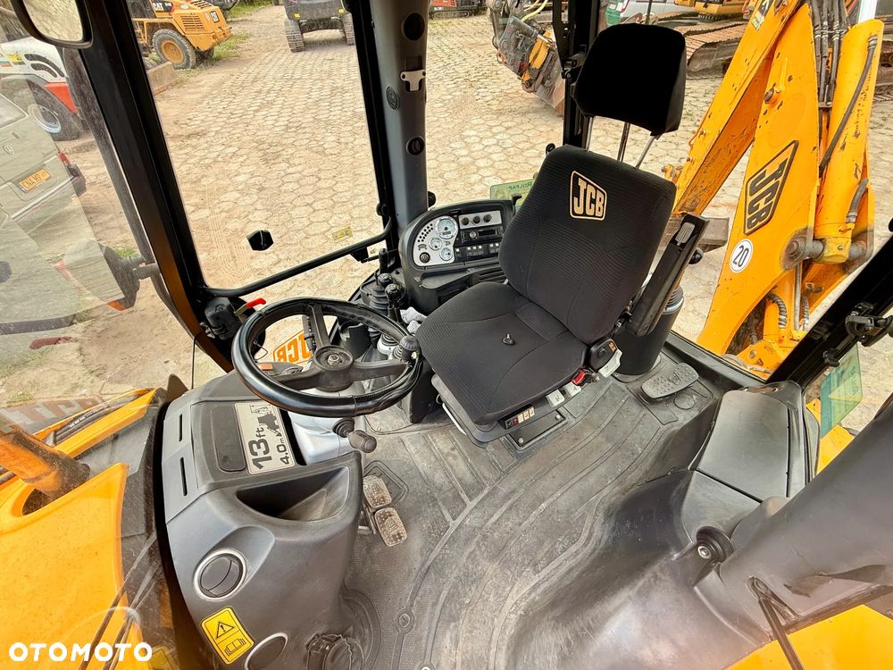 JCB 4CX wiłdy, 2 łyżki - 11