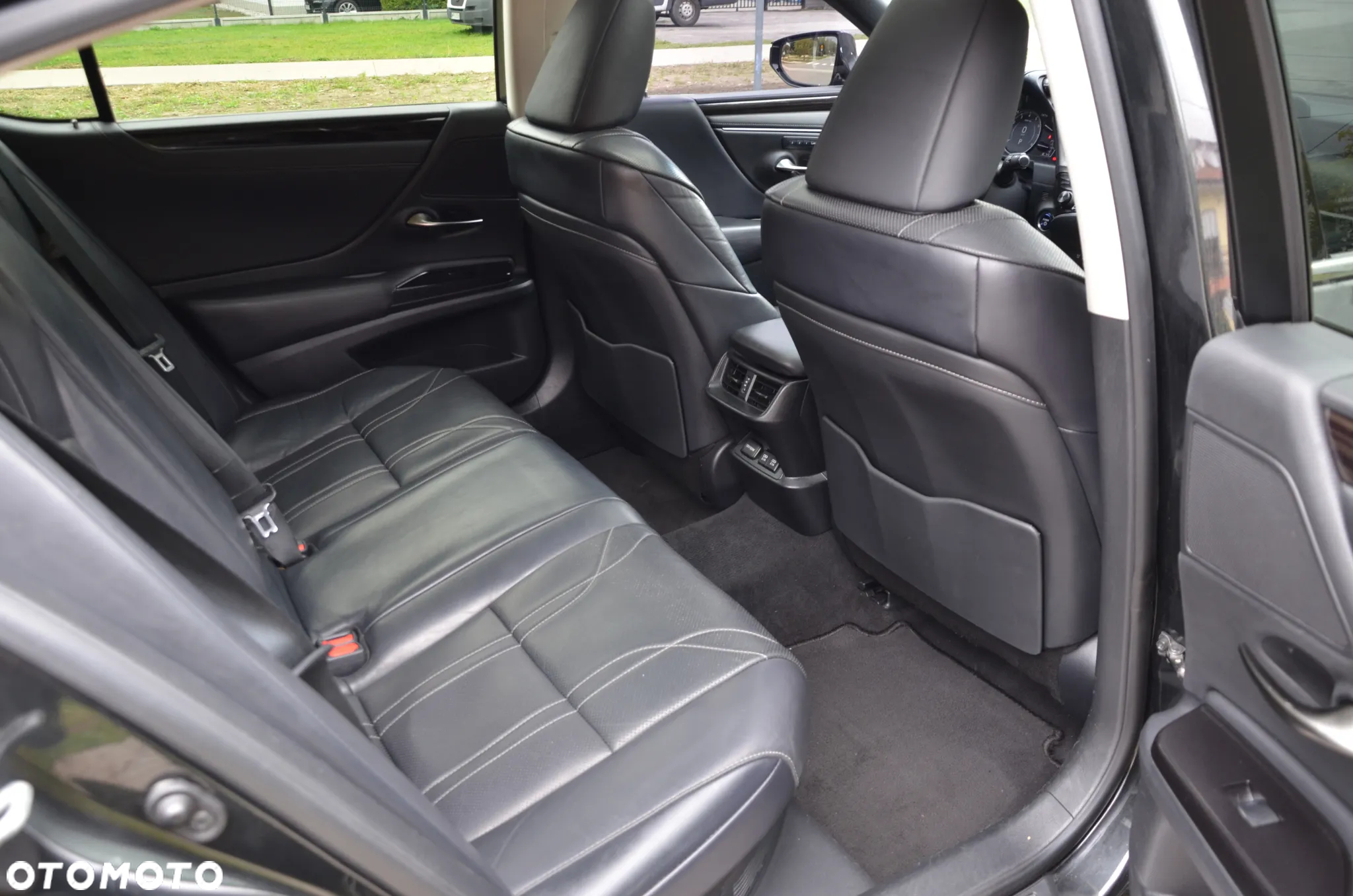 Lexus ES 300h Prestige - 19