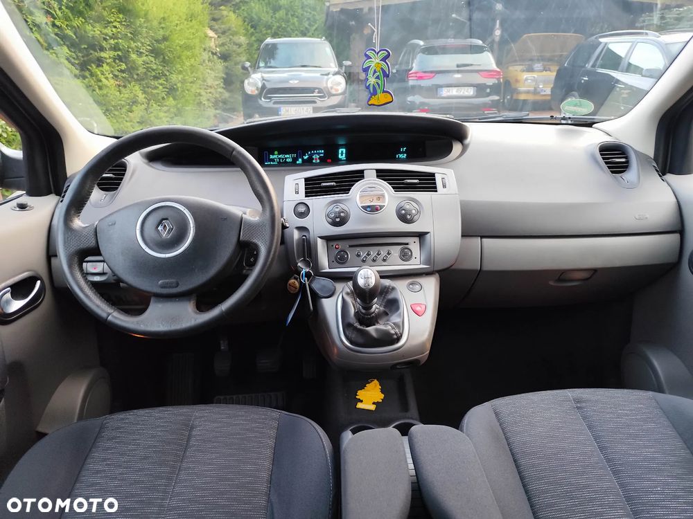 Renault Scenic 1.6 16V Confort Expression - 8