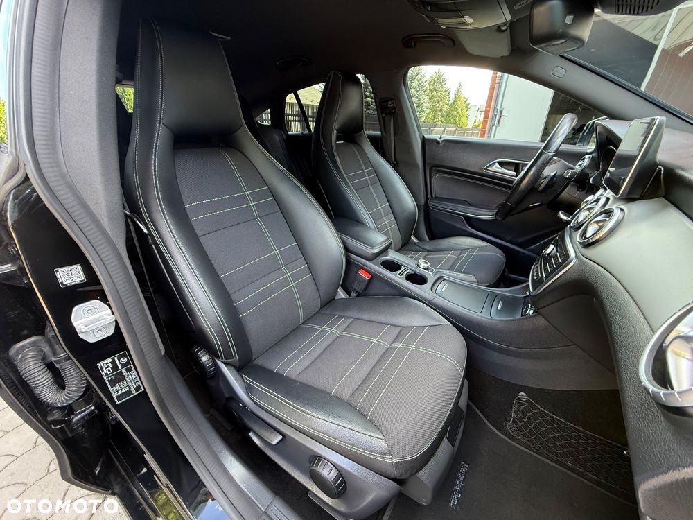 Mercedes-Benz CLA 180 7G-DCT UrbanStyle Edition - 31