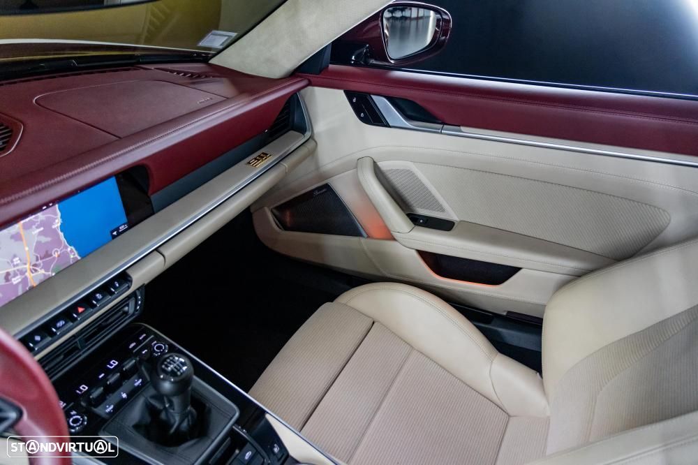 Porsche 911 (992) Targa 4S Heritage Design - 32