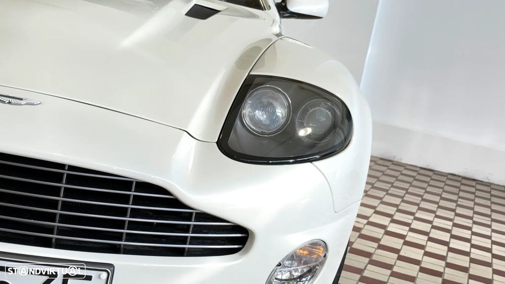 Aston Martin Vanquish S - 10