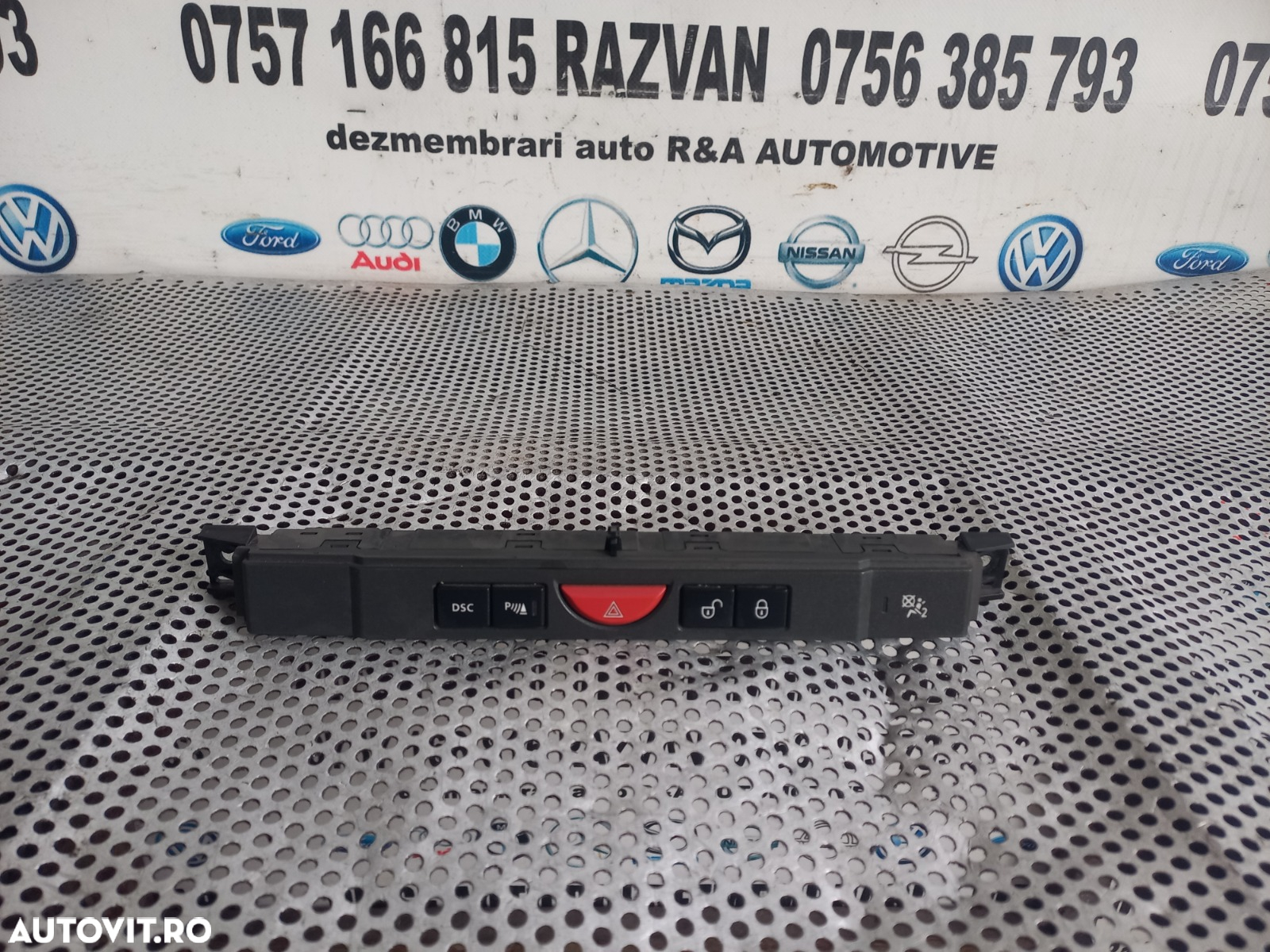 Butoane Buton Avarii Senzori Land Rover Range Rover Sport L320 An 2005-2006-2007-2008-2009-2010-2011-2012 Volan Stanga Dezmembrez Range Rover Sport L320 2.7 Tdv6 Motor 276DT - Dezmembrari Arad - 2