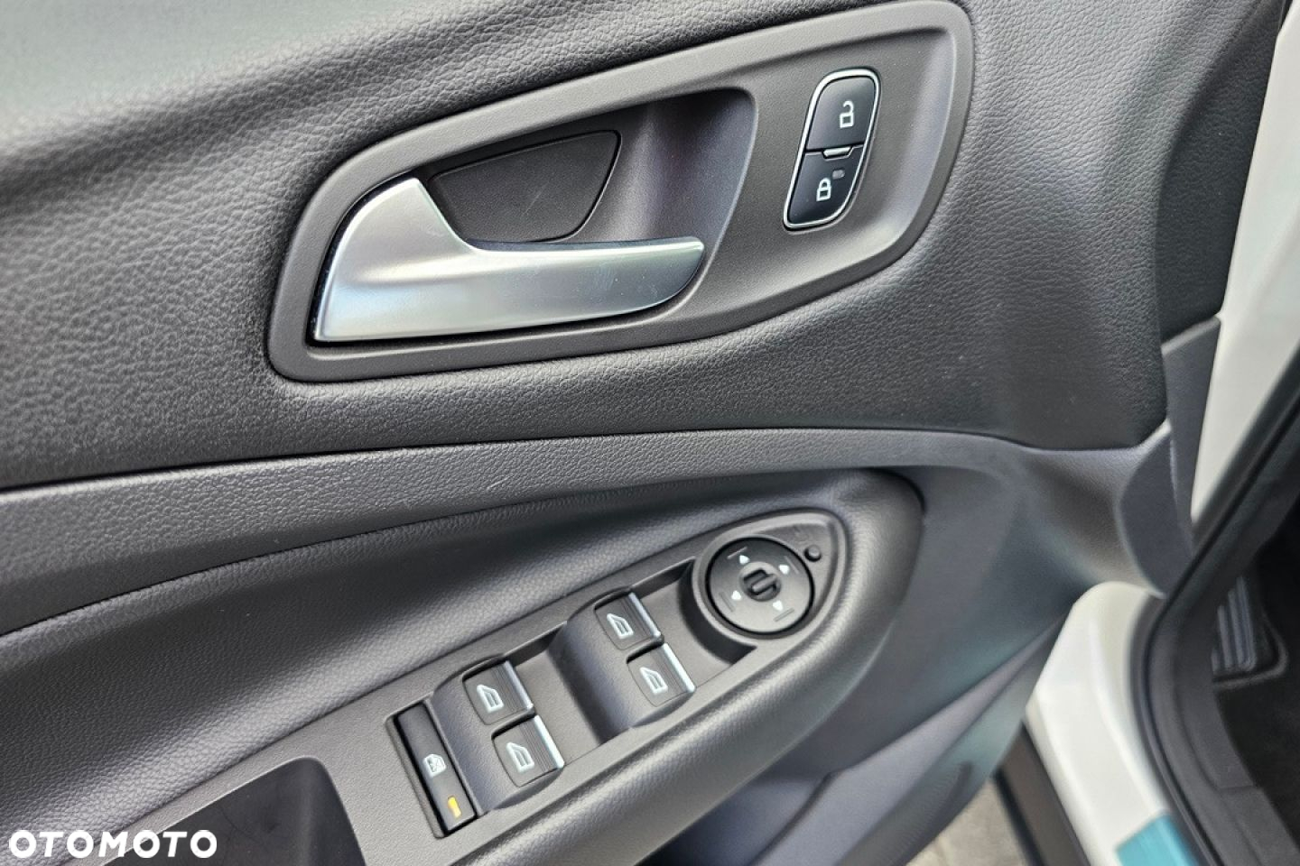 Ford Kuga - 28