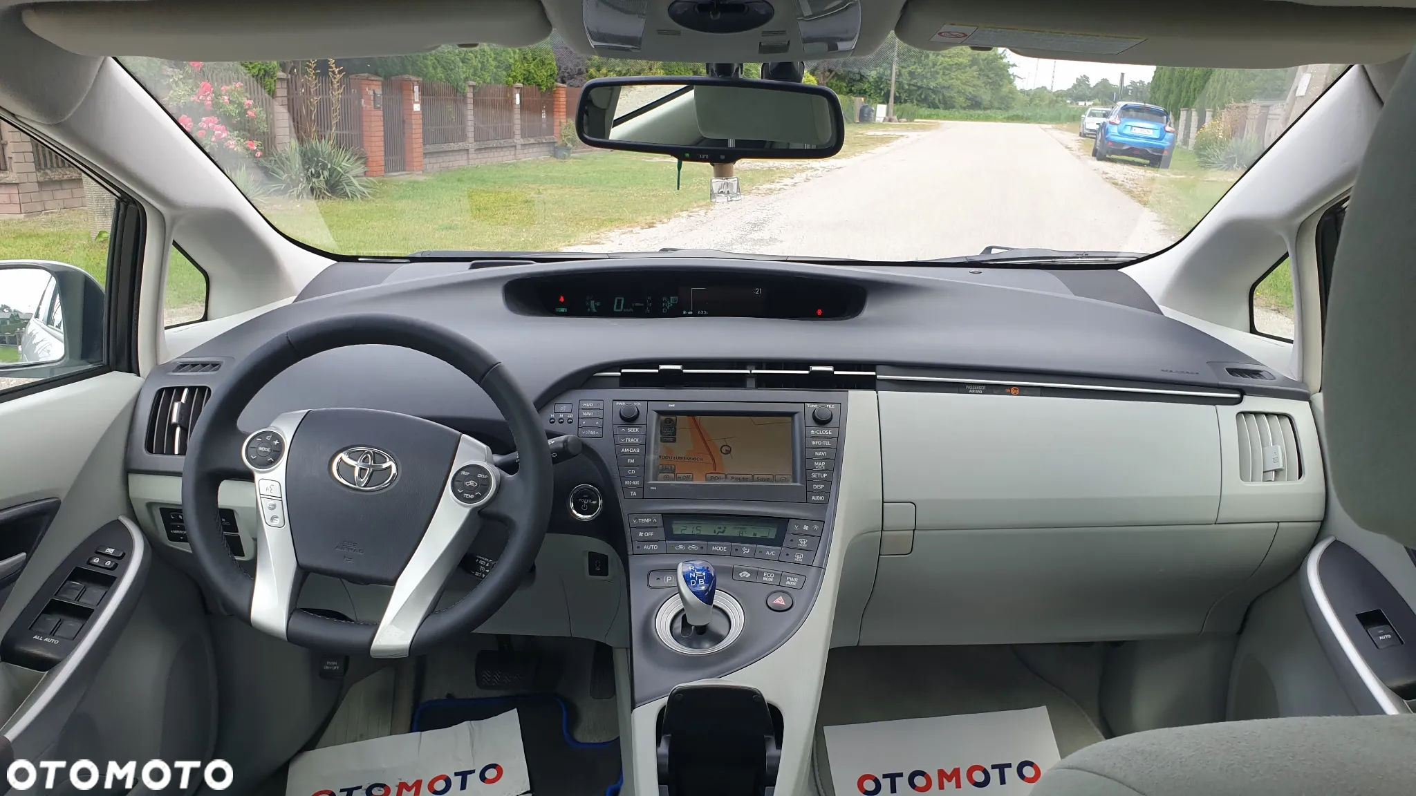 Toyota Prius (Hybrid) Executive - 13