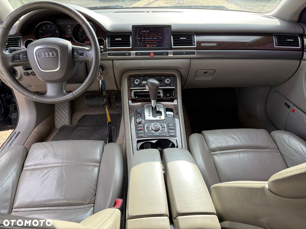 Audi A8 6.0 L Quattro - 12