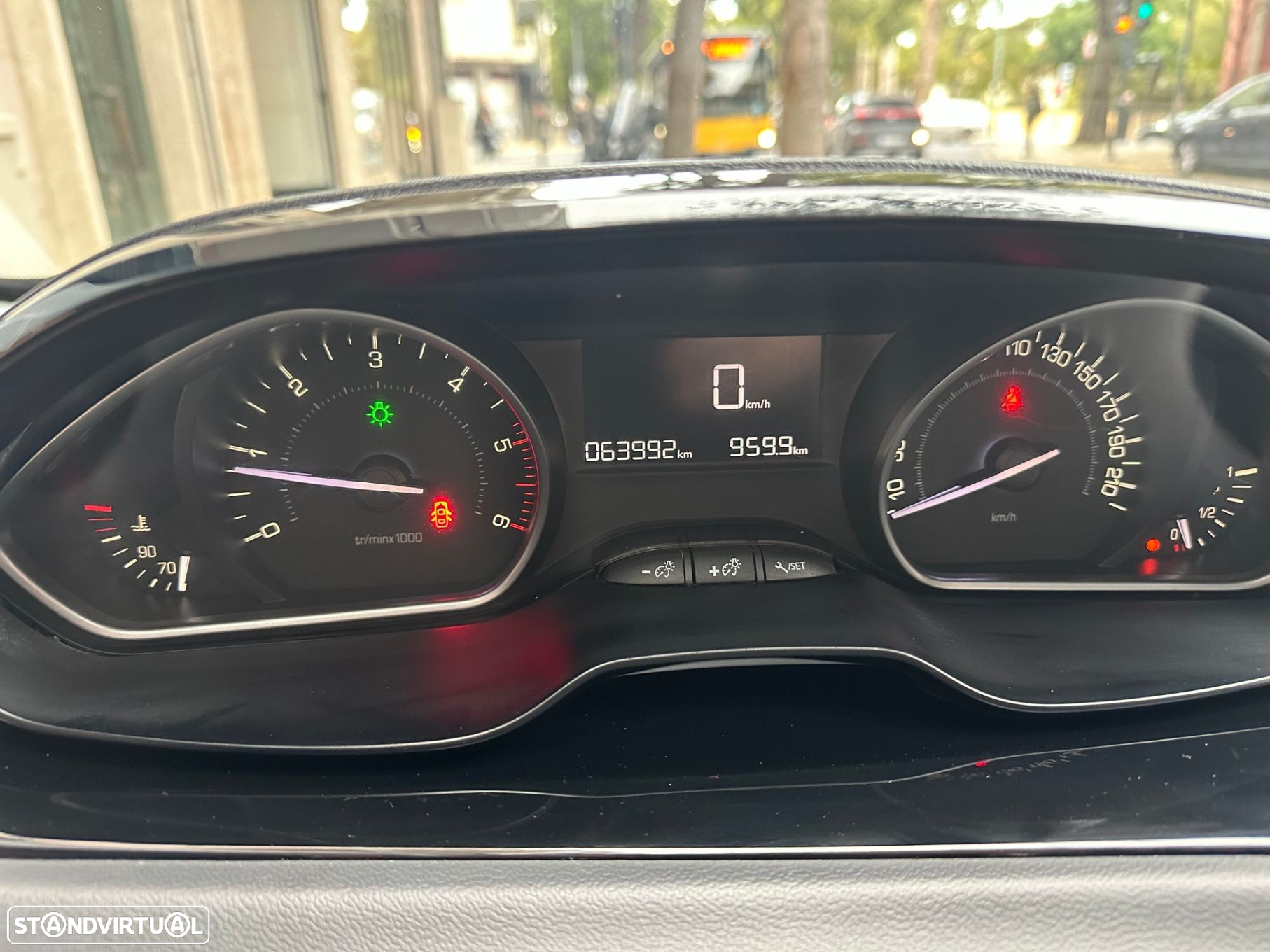 Peugeot 208 1.6 BlueHDi Style - 12
