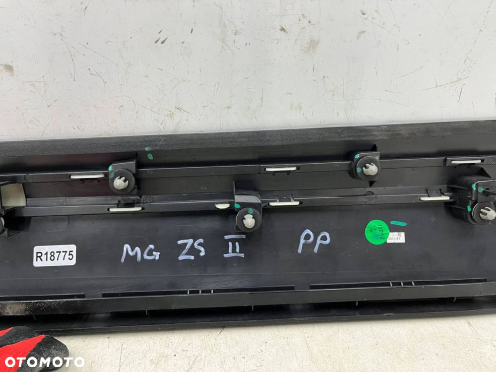 Listwa MG ZS II 24r.- prawa przednia dolna nakładka drzwi bocznych prawy przód 11410356r - 15