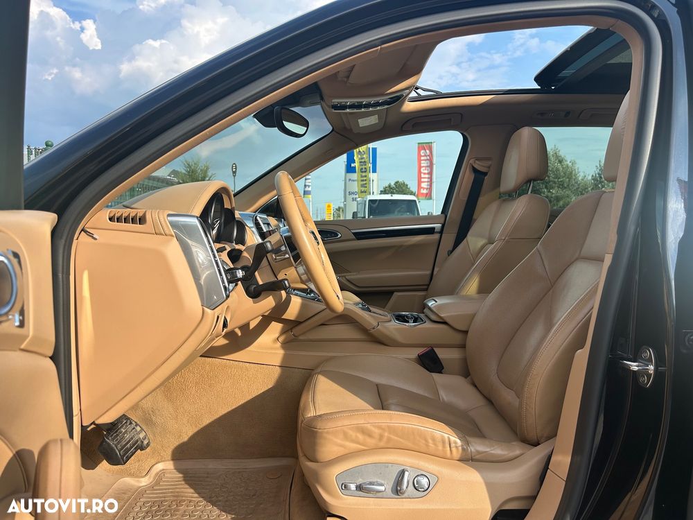 Porsche Cayenne - 26