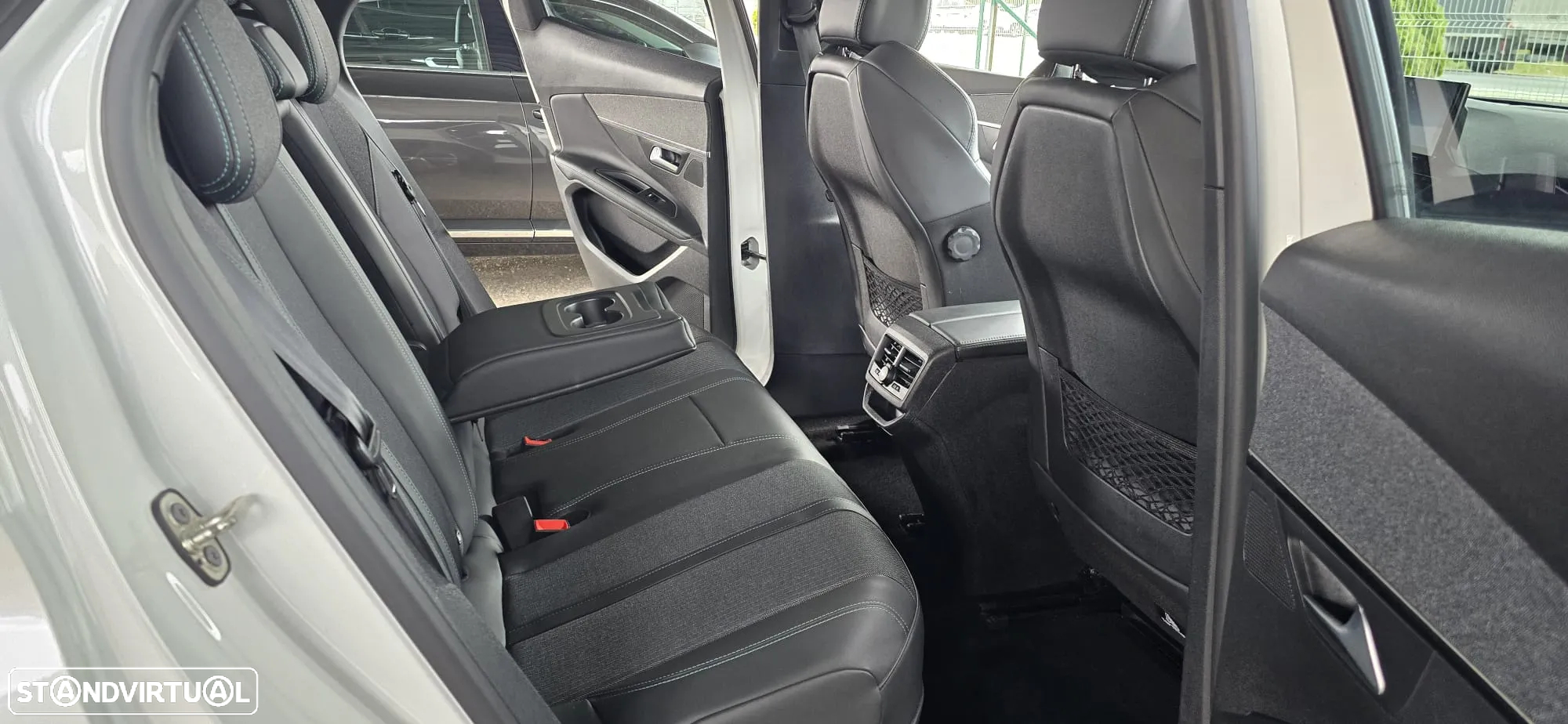 Peugeot 3008 1.6 Hybrid Allure Pack e-EAT8 - 28