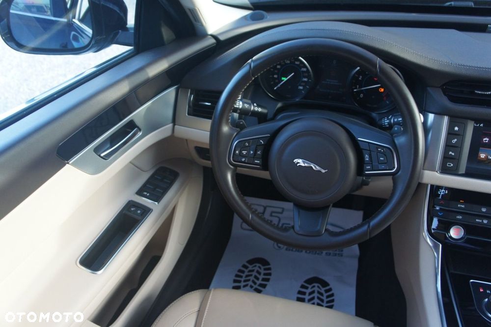 Jaguar XF - 18