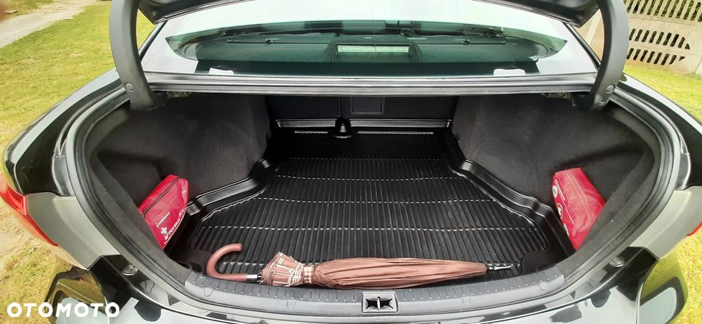Toyota Avensis 1.8 Sol plus - 10