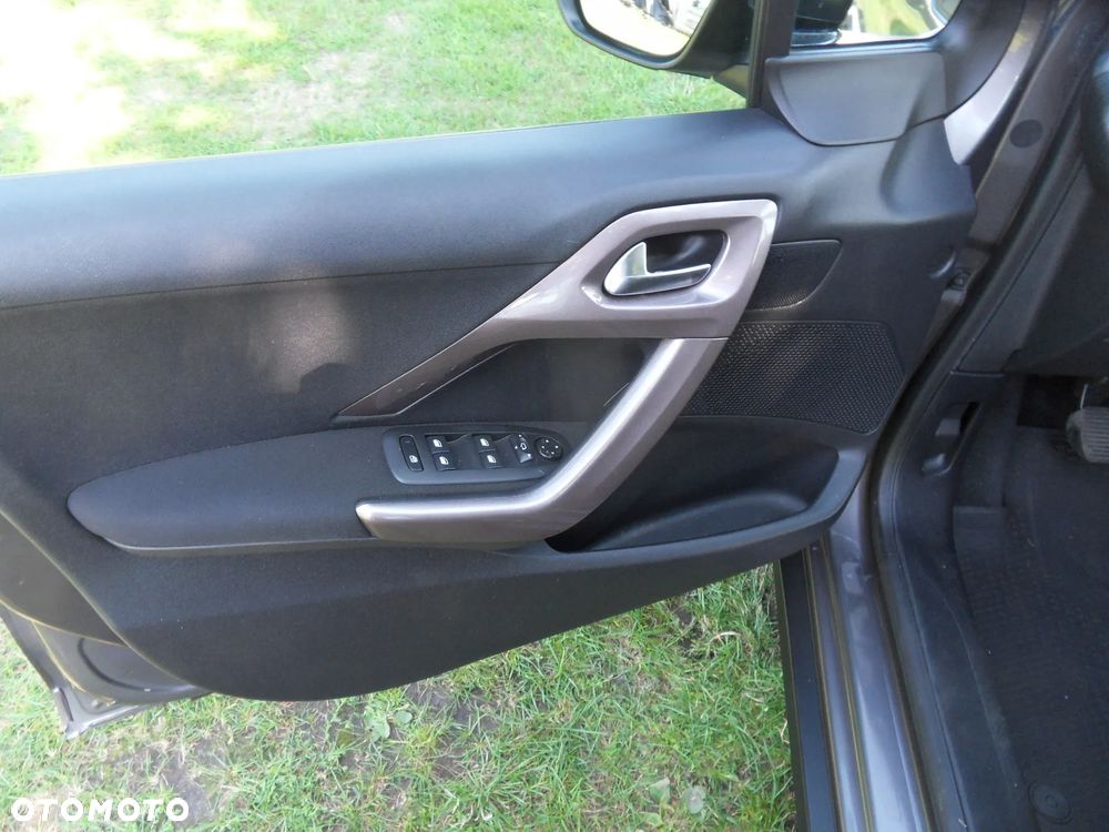 Peugeot 2008 1.2 Pure Tech Active S&S - 12