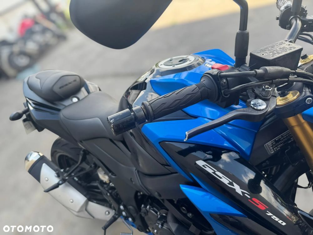 Suzuki GSX - 19