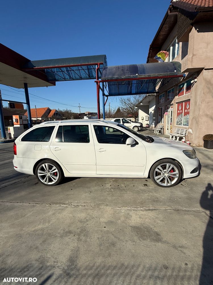 Skoda Octavia Combi 2.0 TDI CR DPF DSG RS - 9