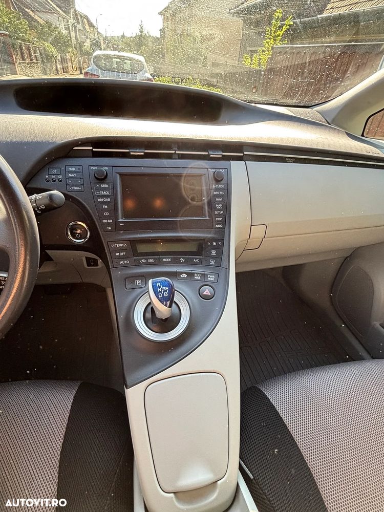 Toyota Prius HSD Sol - 10