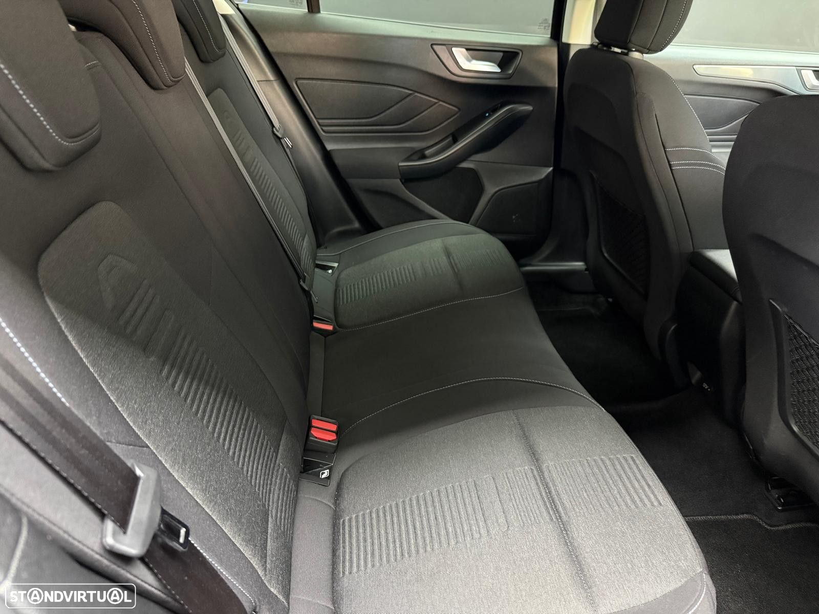 Ford Focus 1.0 EcoBoost Titanium - 36