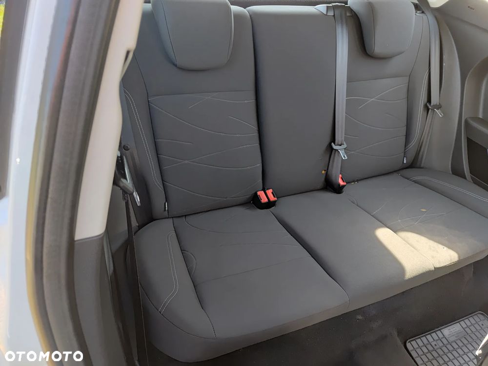 Ford Fiesta 1.25 Ambiente EU5 - 23