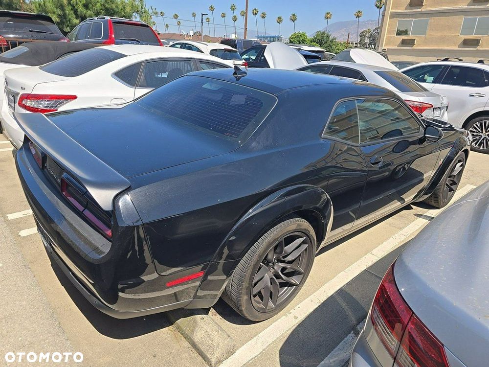 Dodge Challenger - 4