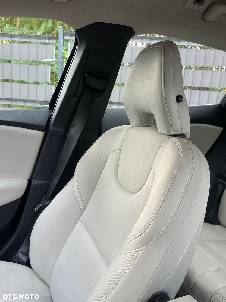 Volvo V40 D3 Momentum - 18