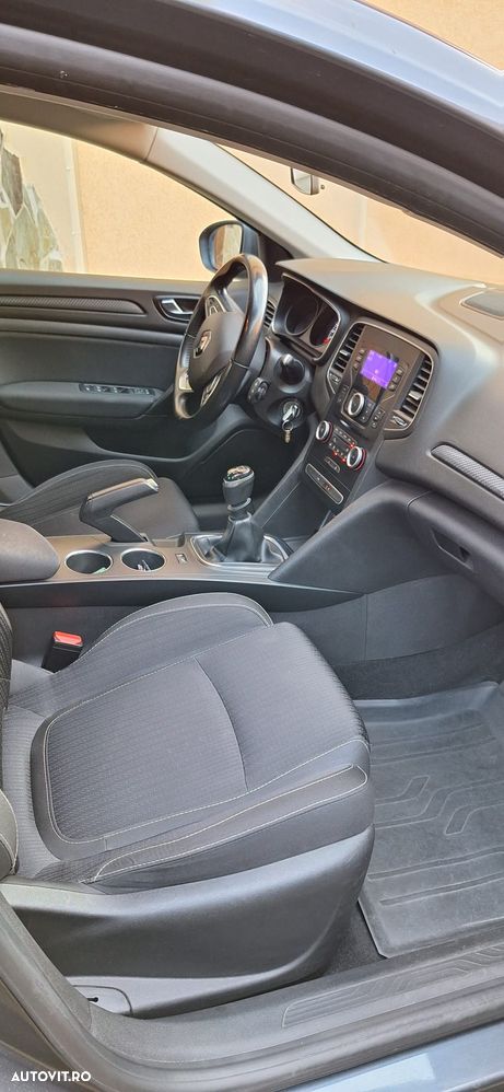Renault Megane TCe Zen - 8