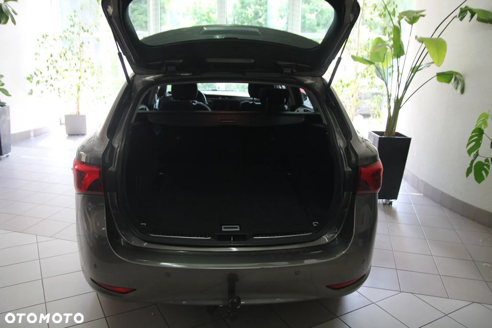 Toyota Avensis 2.0 D-4D Premium - 6