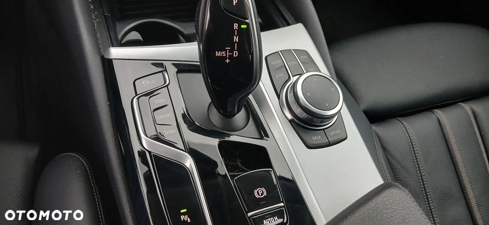 BMW Seria 5 530i Sport Line - 22