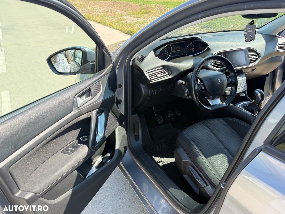 Peugeot 308 1.2 L PureTech Turbo Access - 14