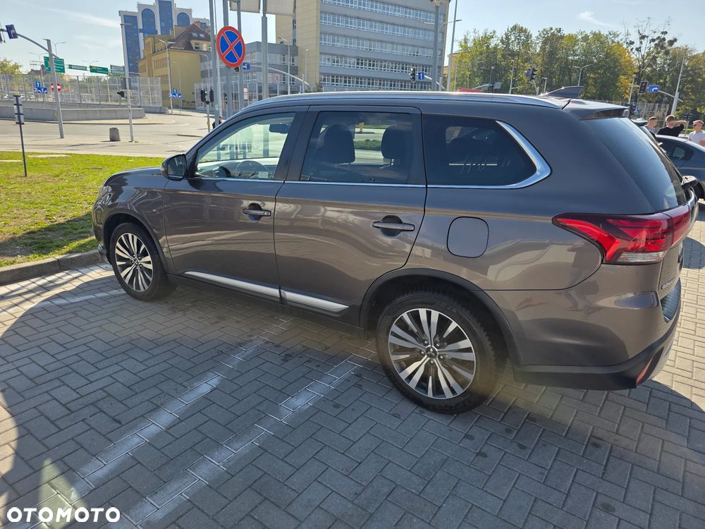 Mitsubishi Outlander - 3