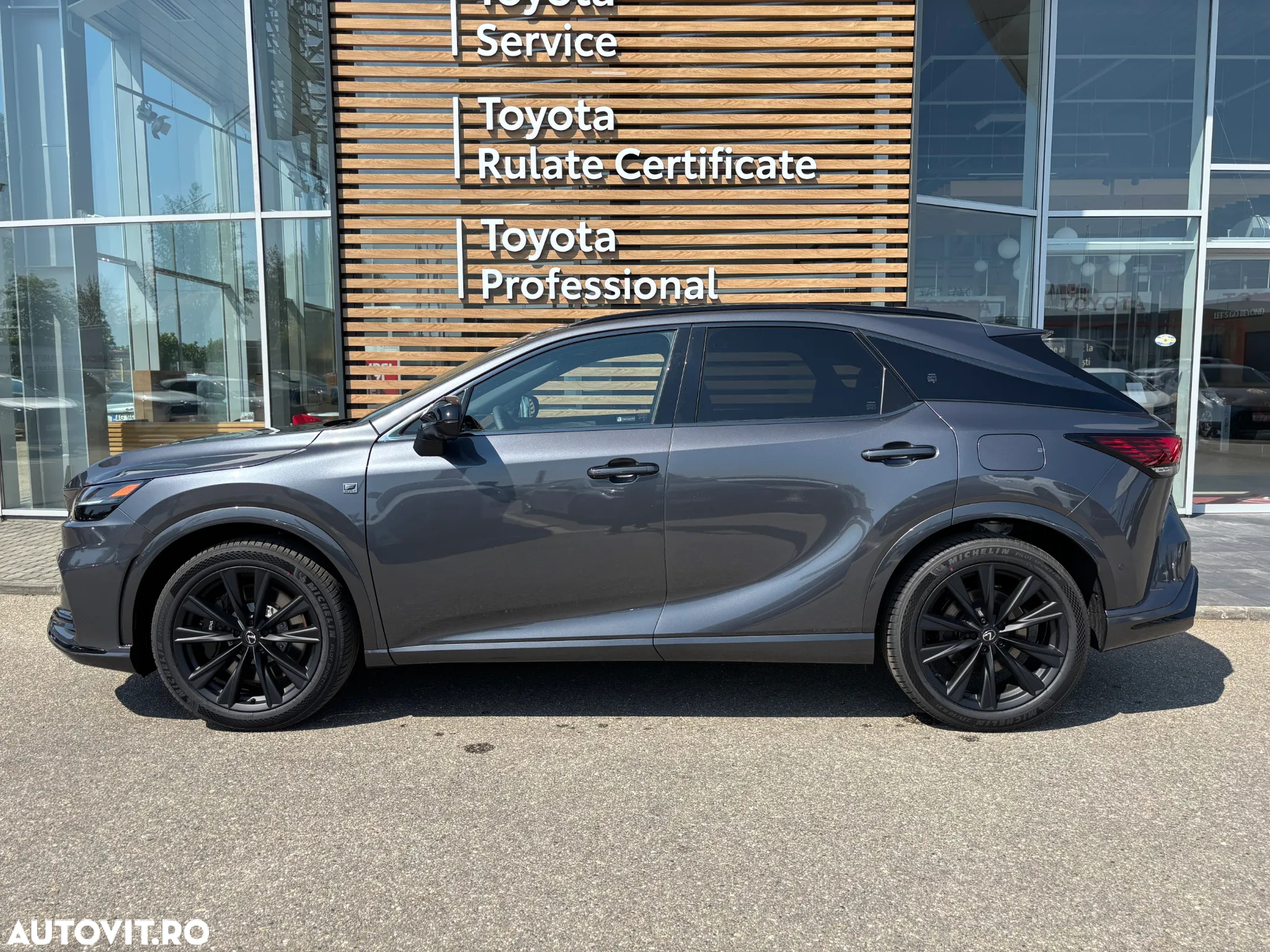 Lexus Seria RX - 7
