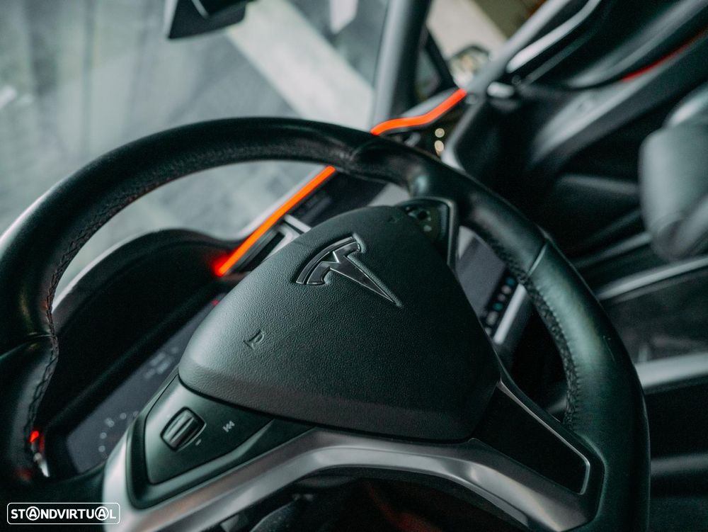 Tesla Model X 100D - 20