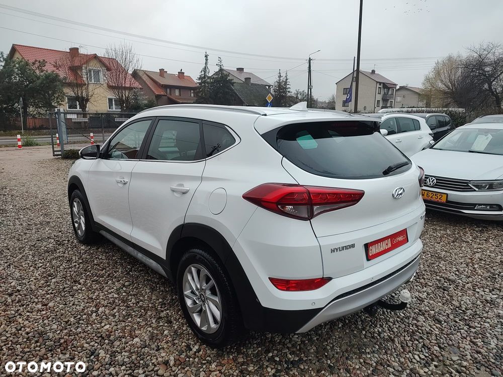Hyundai Tucson 2.0 CRDI BlueDrive Style 2WD - 19