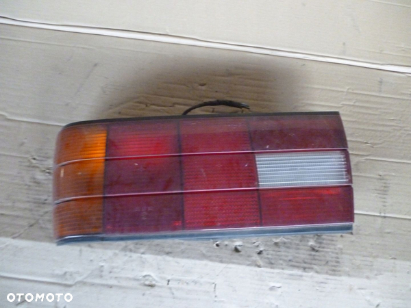 LAMPA PRAWY TYŁ BMW E30 SZEROKA