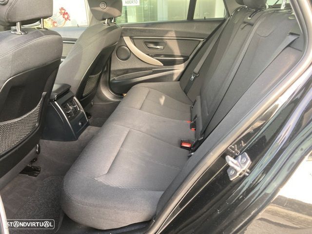 BMW 318 d Sport - 27
