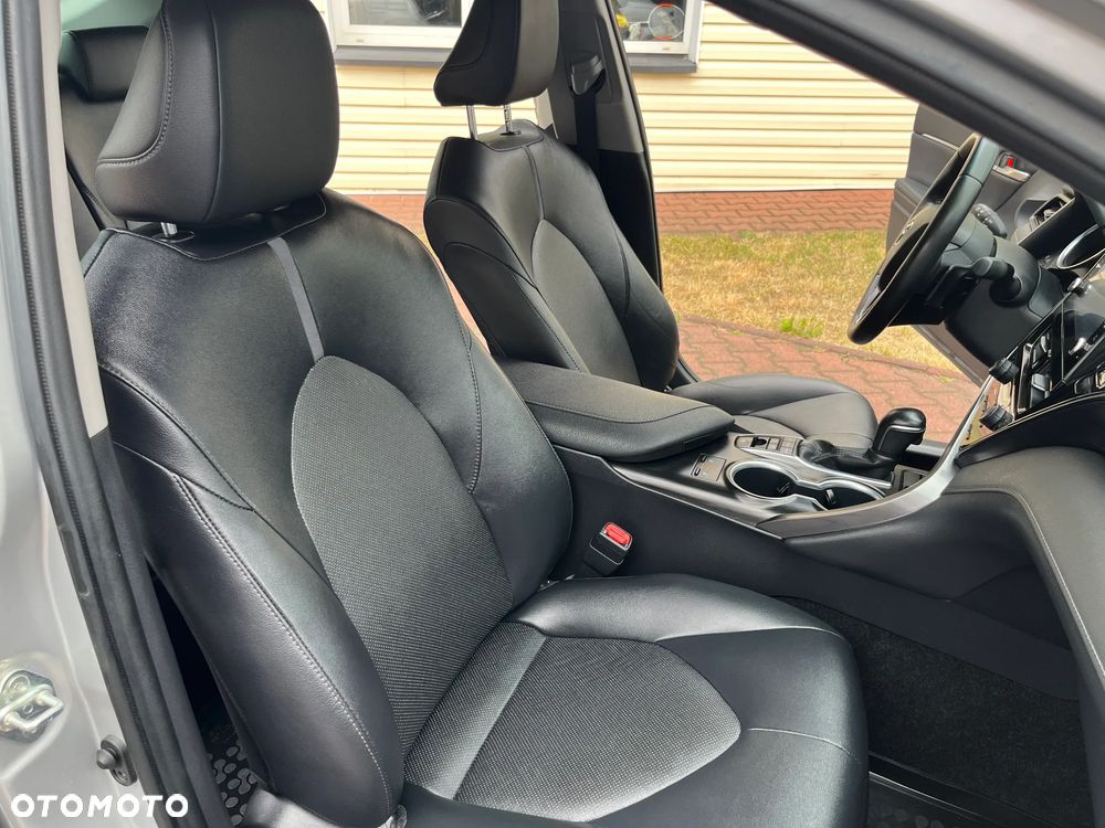 Toyota Camry 2.5 Hybrid Executive CVT - 26
