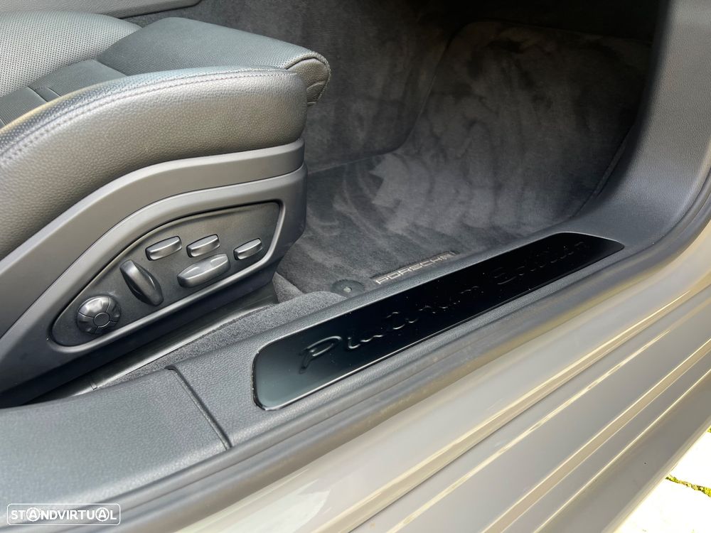 Porsche Panamera 4 E-Hybrid Platinum Edition com PDLS - 25