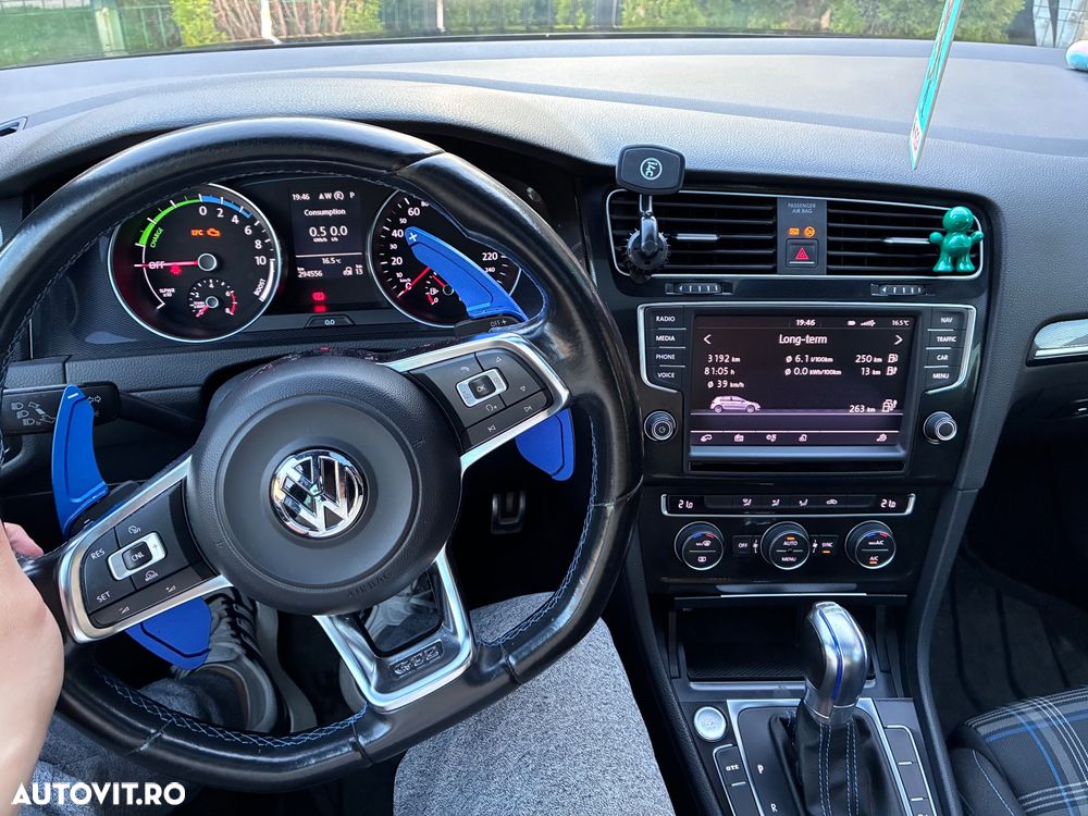 Volkswagen Golf - 6